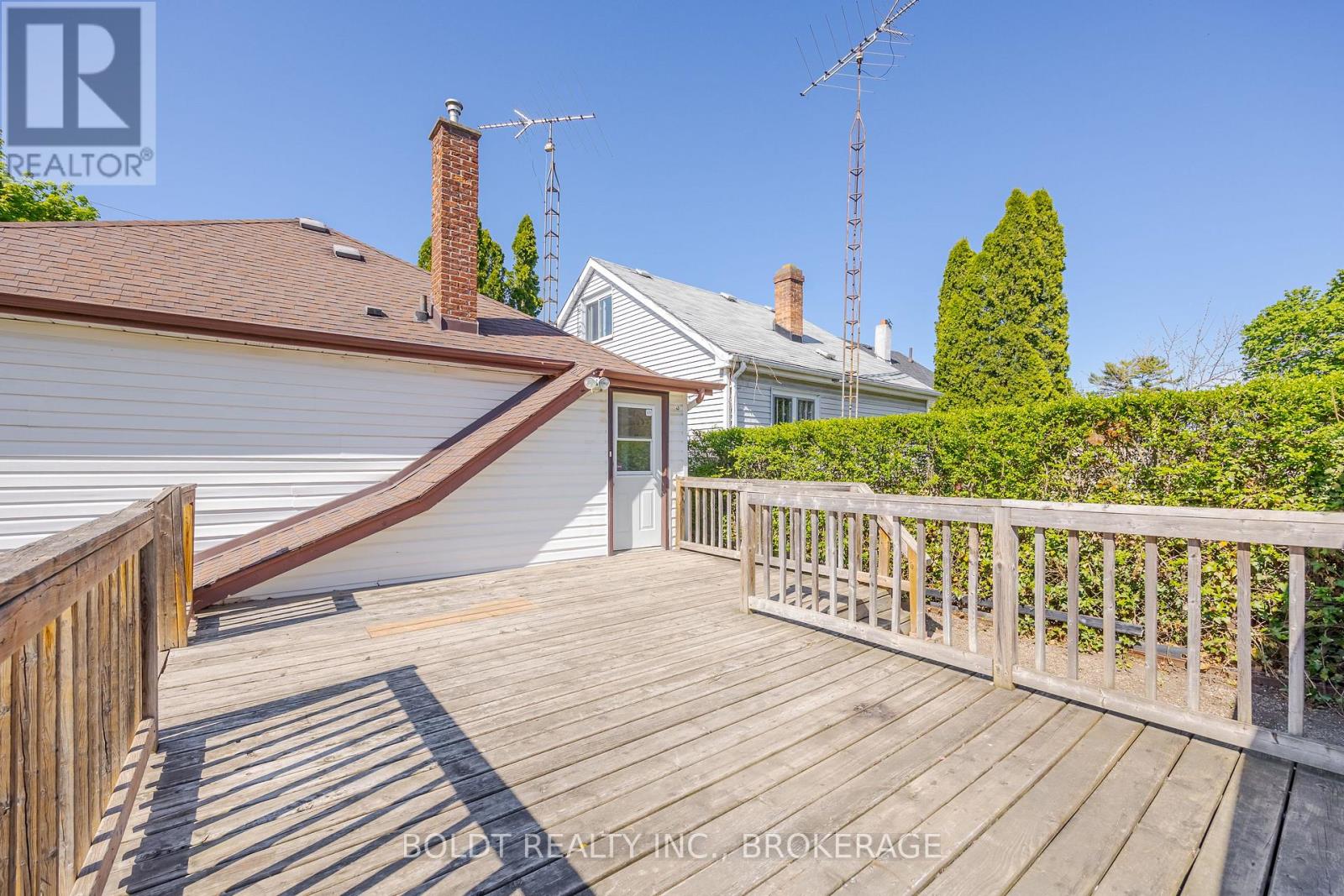 336 Carlton Street, St. Catharines, Ontario  L2N 1C4 - Photo 12 - X12141514