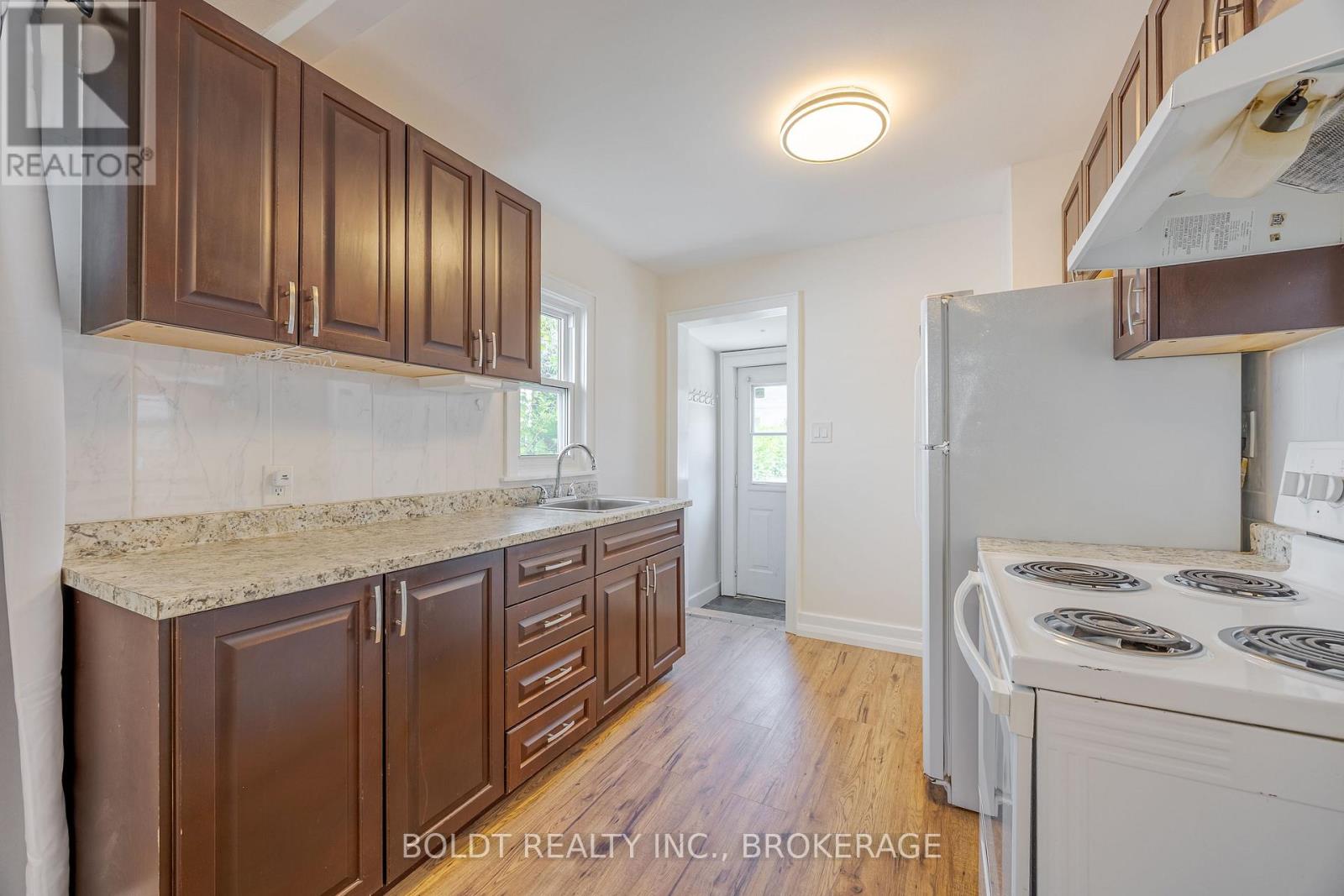 336 Carlton Street, St. Catharines, Ontario  L2N 1C4 - Photo 2 - X12141514