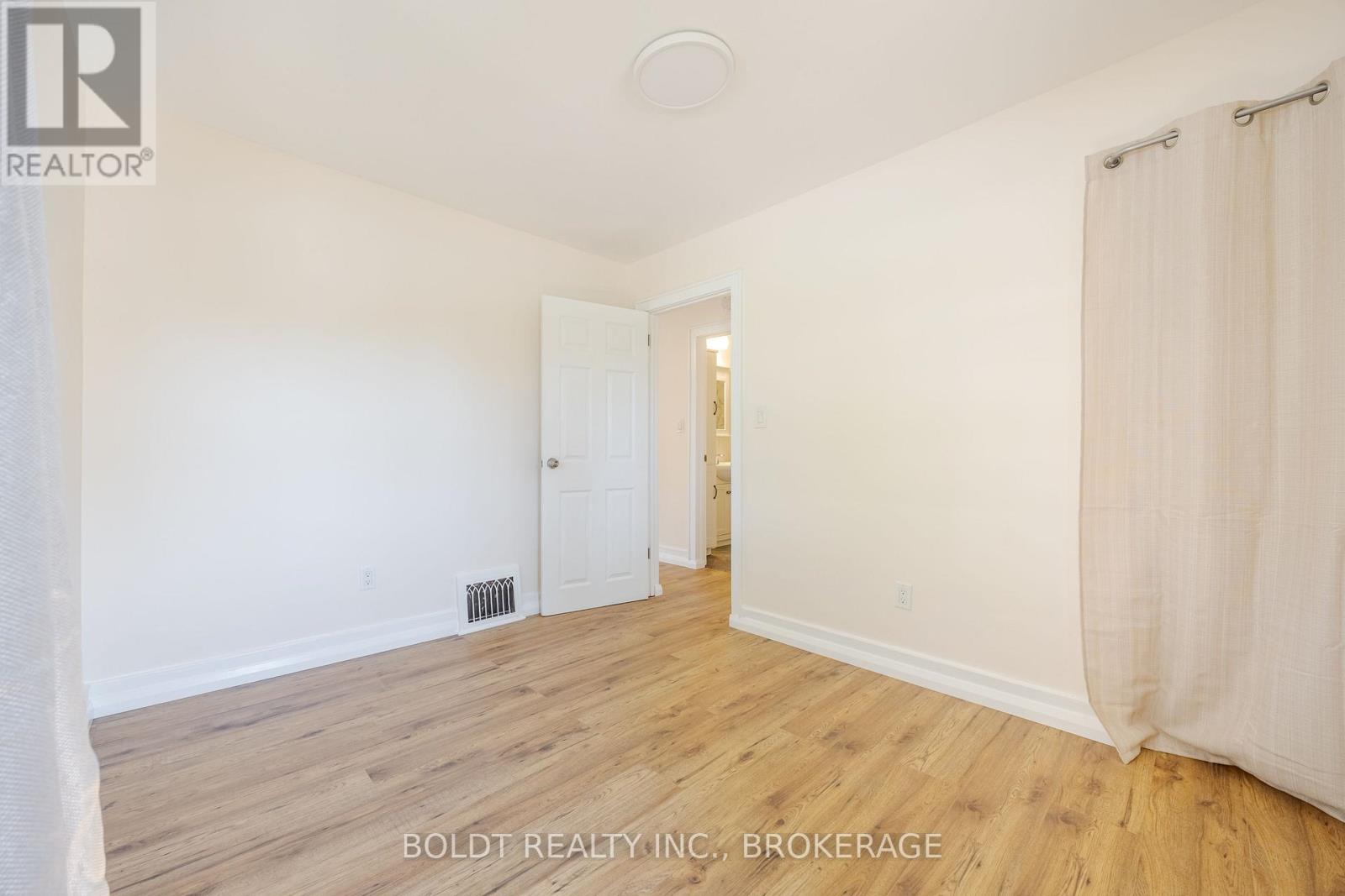 336 Carlton Street, St. Catharines, Ontario  L2N 1C4 - Photo 9 - X12141514