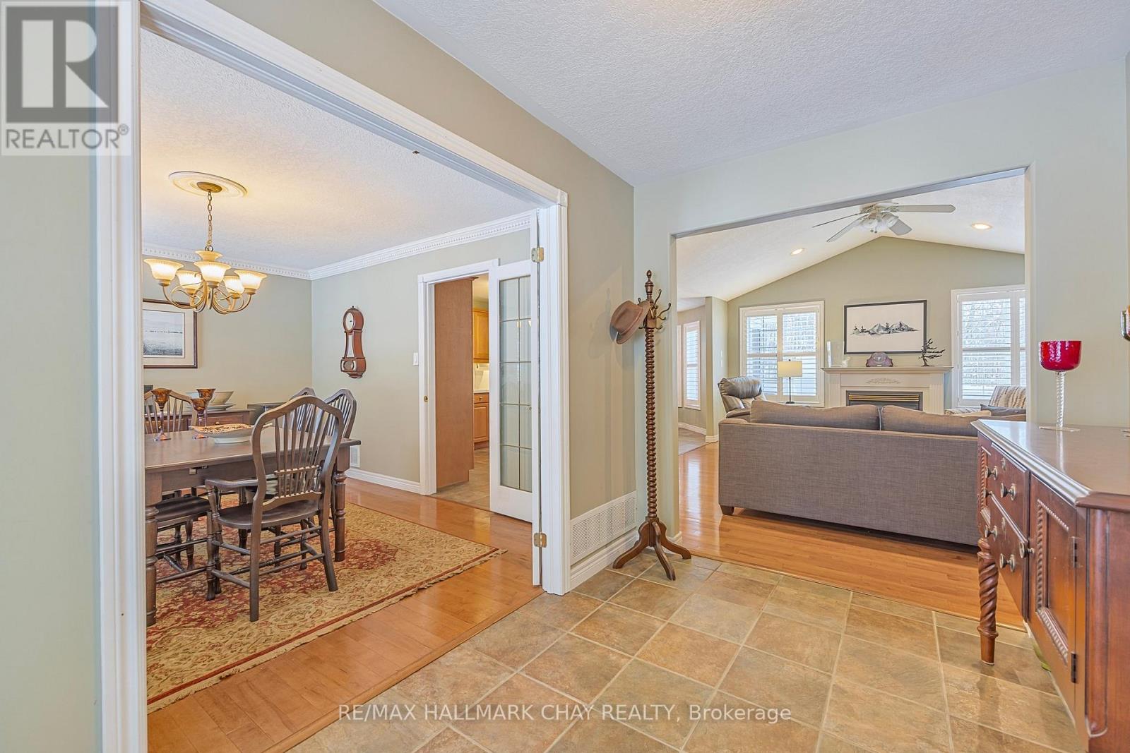 2 Pineview Drive, Oro-Medonte, Ontario  L0L 2L0 - Photo 6 - S11912237