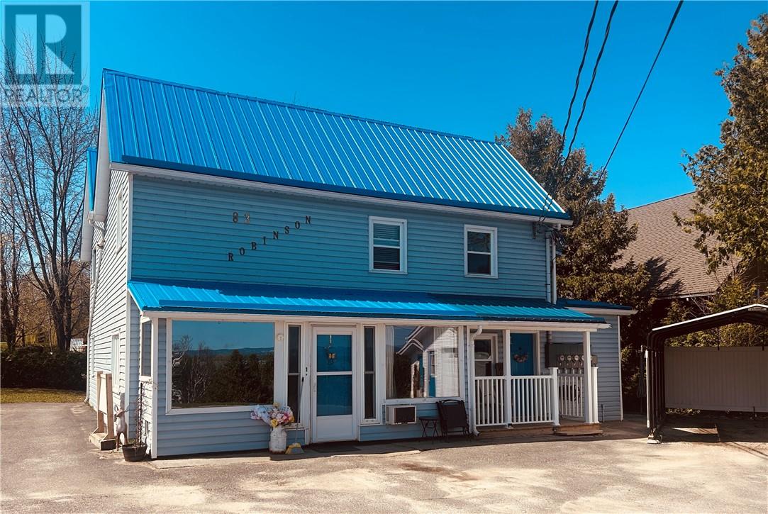 83 Robinson Street W, Little Current, Ontario  P0P 1K0 - Photo 1 - 2121388