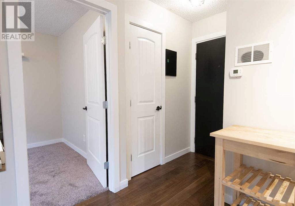 Property at 14, 2407 17 Street SW image 2