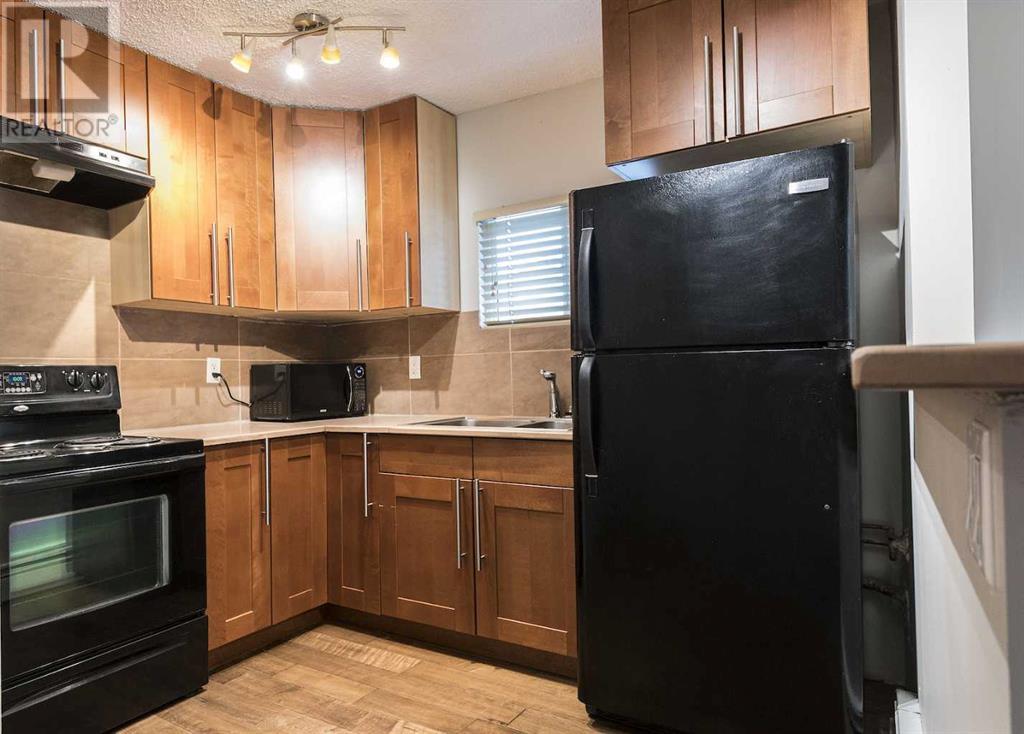 Property at 14, 2407 17 Street SW image 3