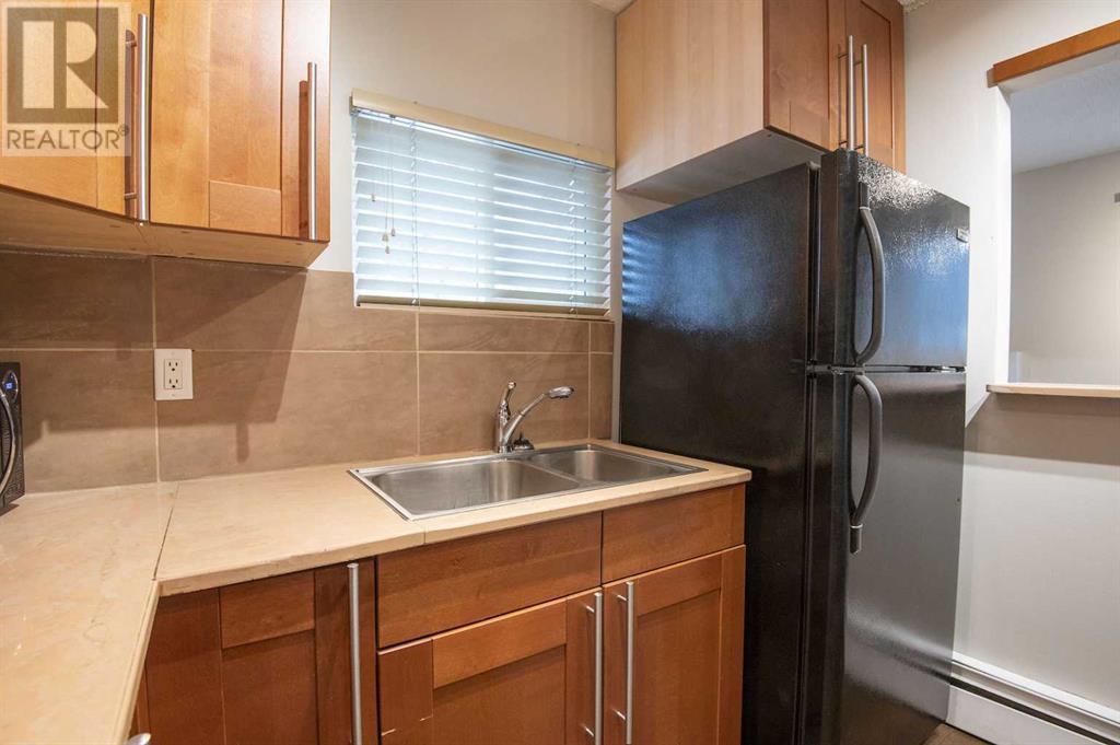 Property at 14, 2407 17 Street SW image 4