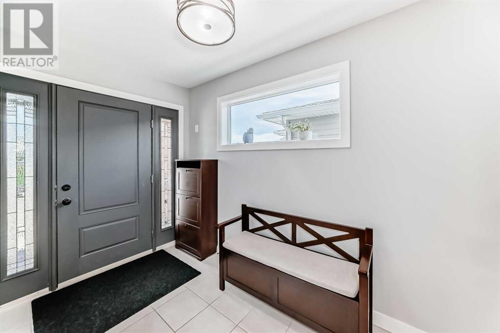 636 Aquitania Boulevard W, Lethbridge, Alberta  T1J 5G5 - Photo 2 - A2218706