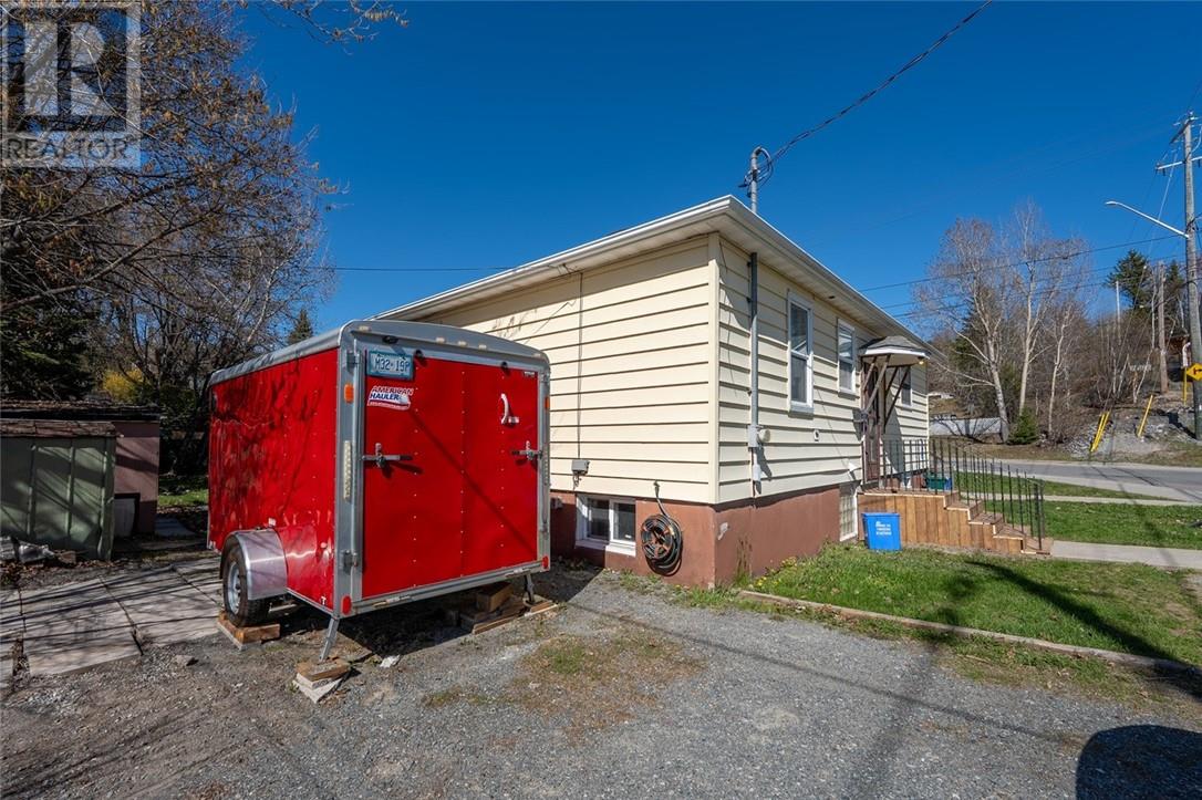 705 Shields Street, Sudbury, Ontario  P3E 3W3 - Photo 3 - 2122189