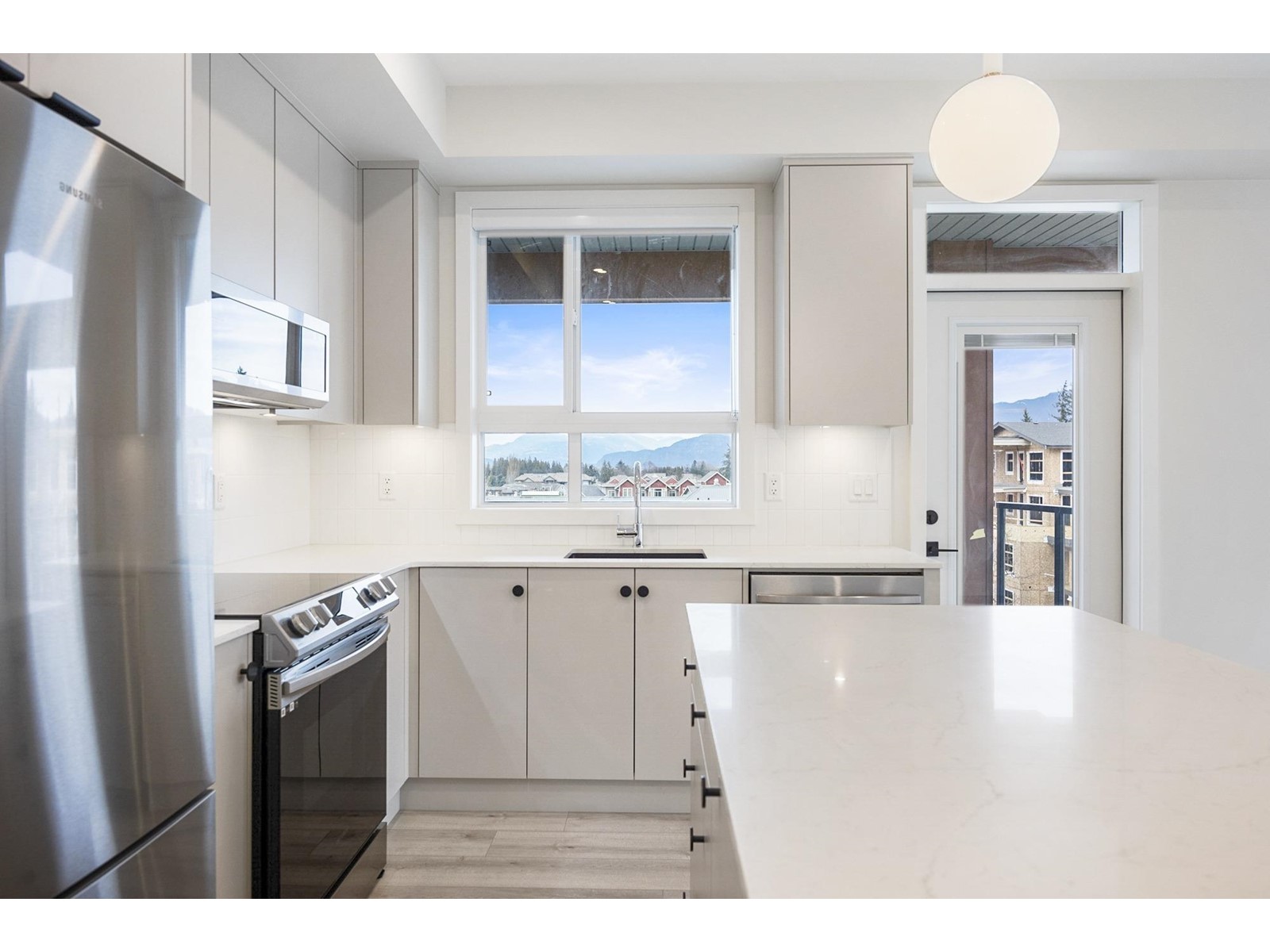 Property at 610 45497 CAMPUS DRIVE image 3