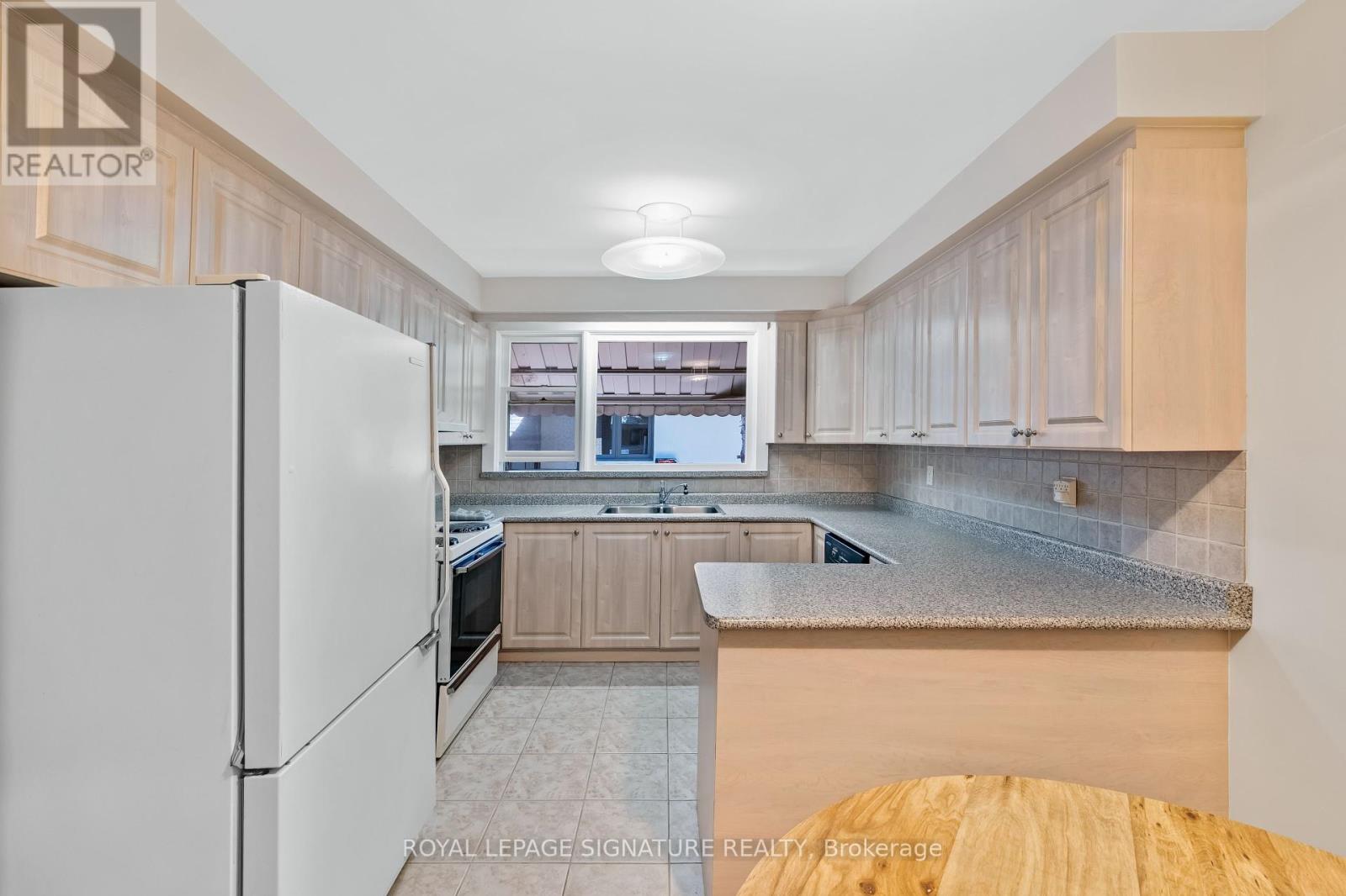 39 Viamede Crescent, Toronto, Ontario  M2K 2A7 - Photo 10 - C12141331