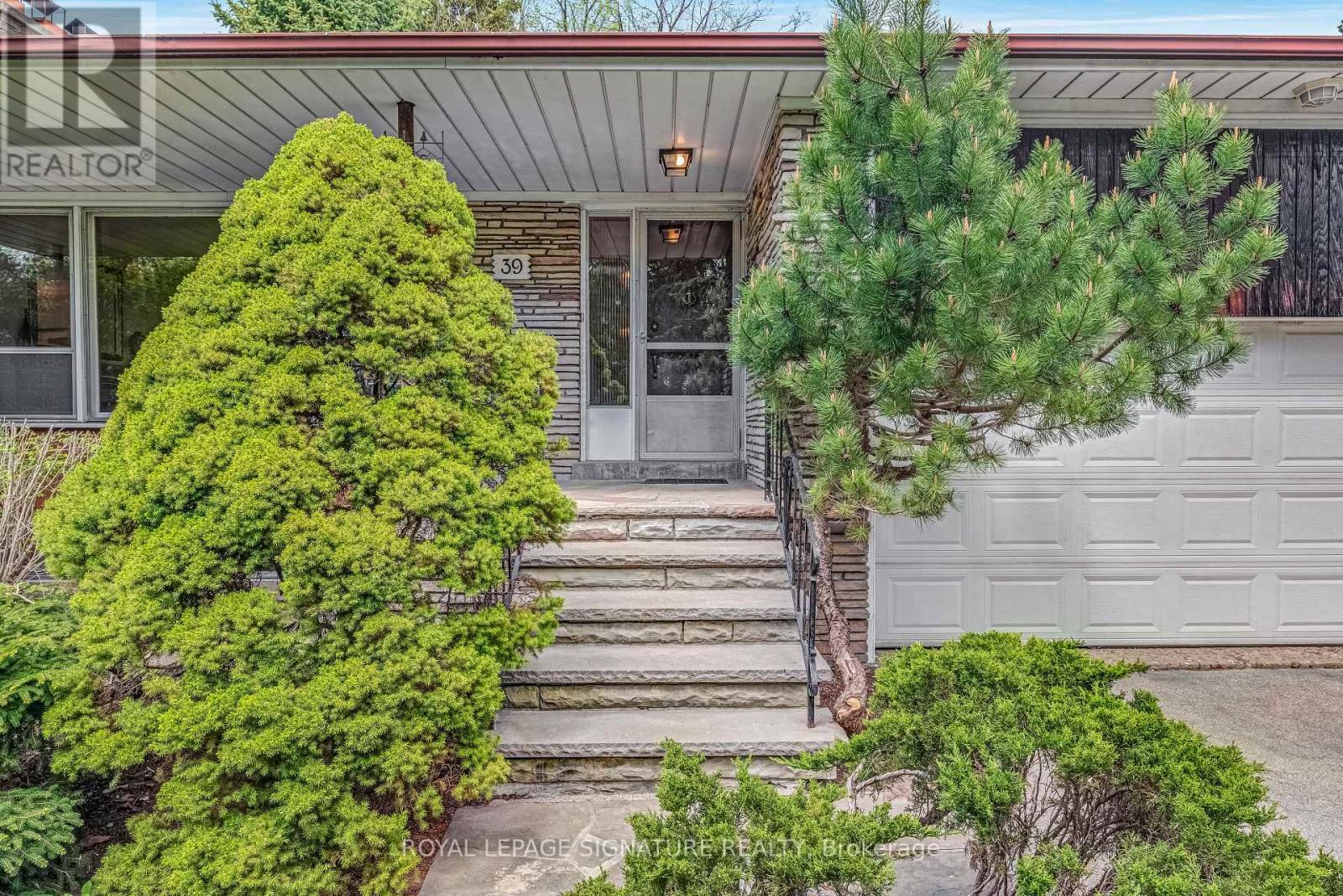 39 Viamede Crescent, Toronto, Ontario  M2K 2A7 - Photo 2 - C12141331