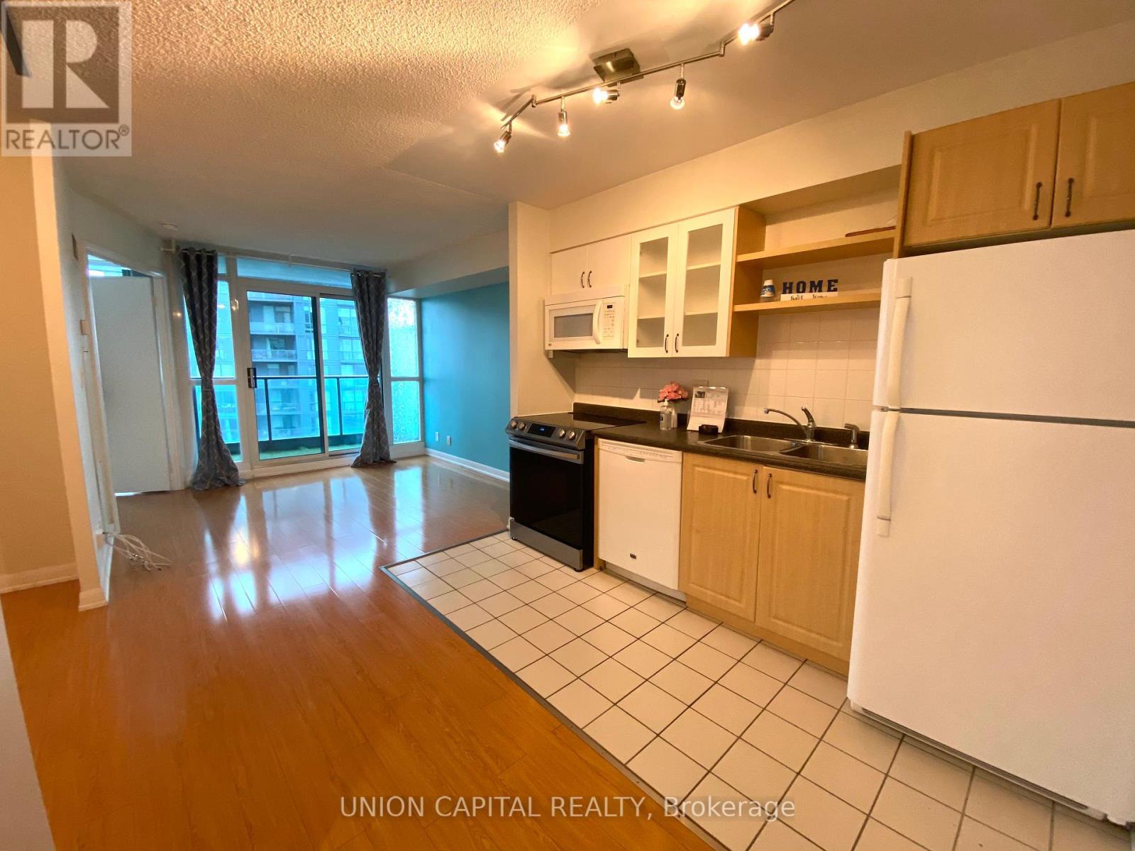 2611 - 600 Fleet Street, Toronto, Ontario  M5V 1B7 - Photo 2 - C12141355
