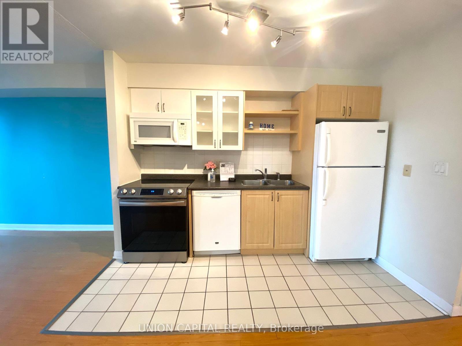 2611 - 600 Fleet Street, Toronto, Ontario  M5V 1B7 - Photo 3 - C12141355