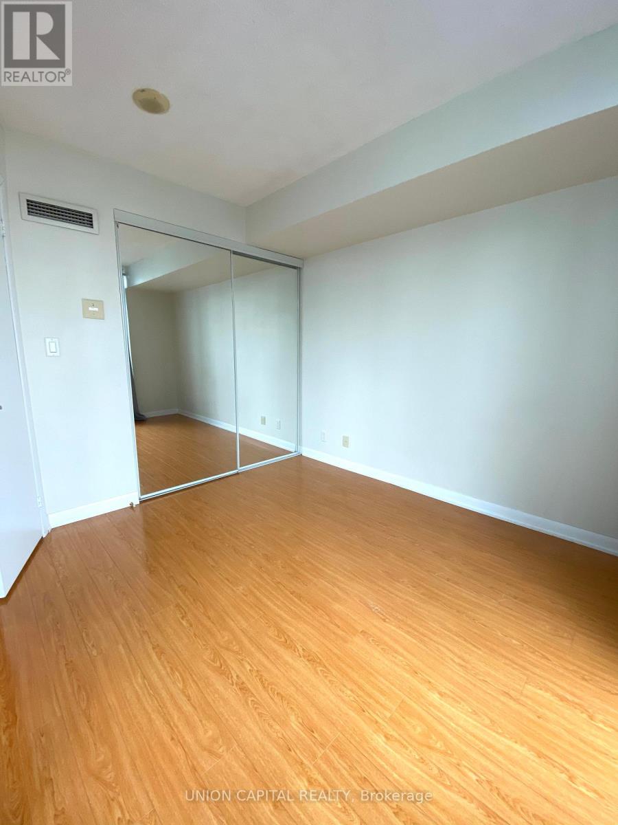 2611 - 600 Fleet Street, Toronto, Ontario  M5V 1B7 - Photo 6 - C12141355