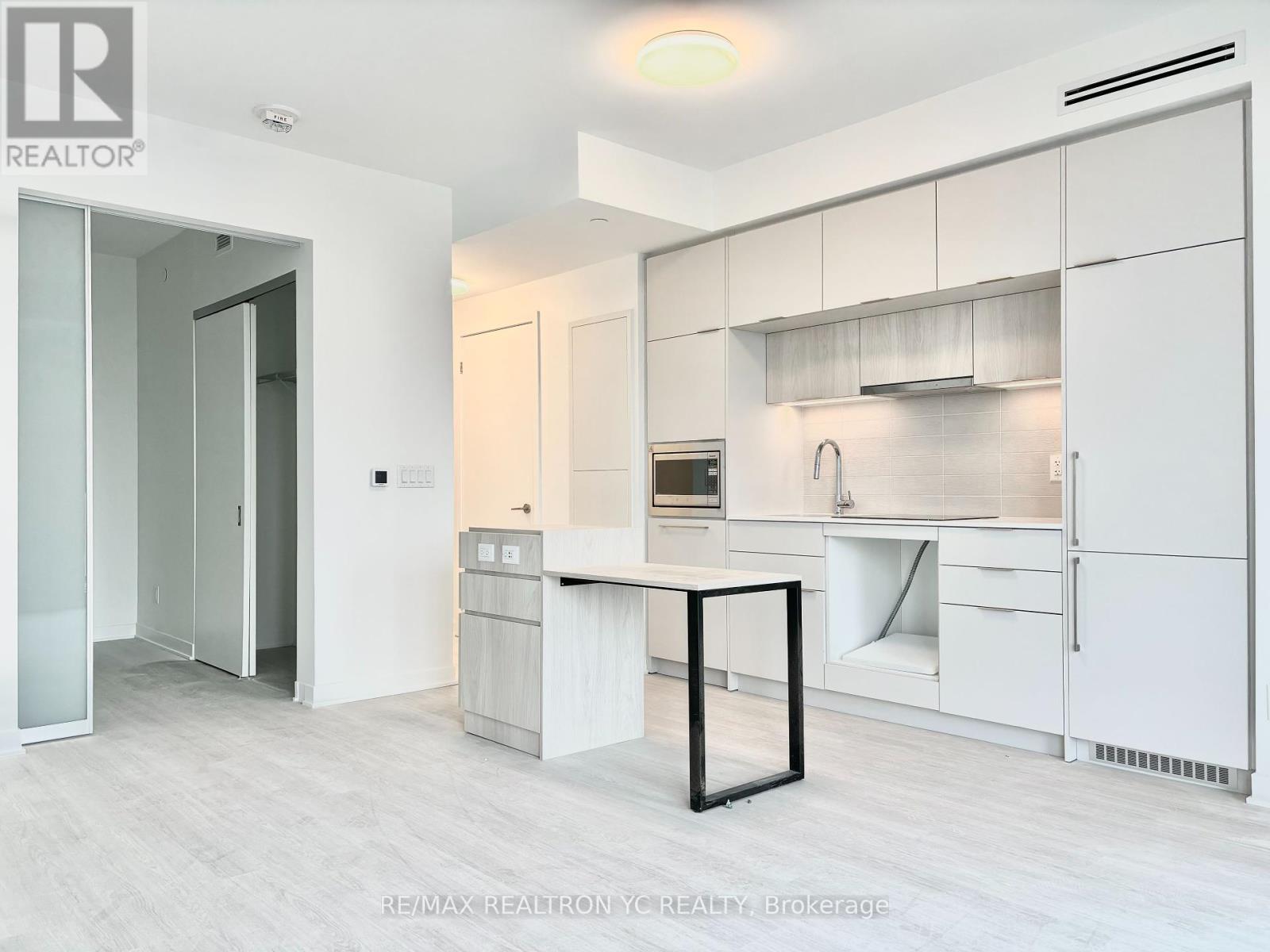 908 - 185 Alberta Avenue, Toronto, Ontario  M6C 0A5 - Photo 3 - C12141459