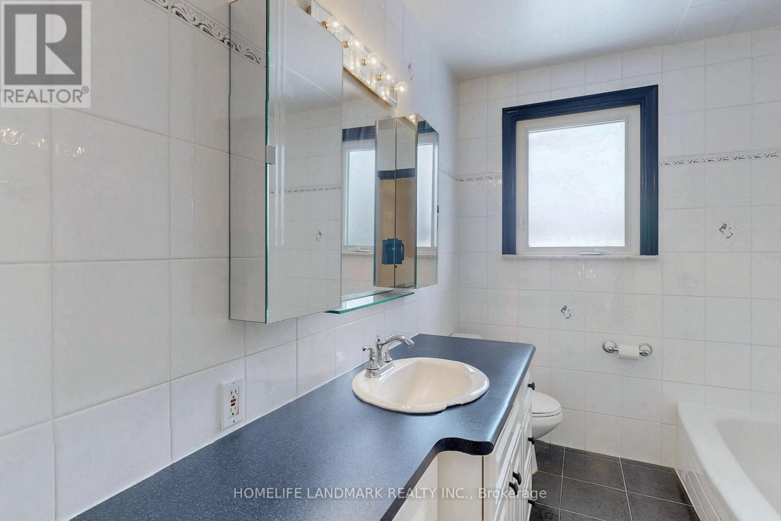 6 Morewood Crescent, Toronto (Bayview Village), Ontario  M2K 1L7 - Photo 24 - C12141471