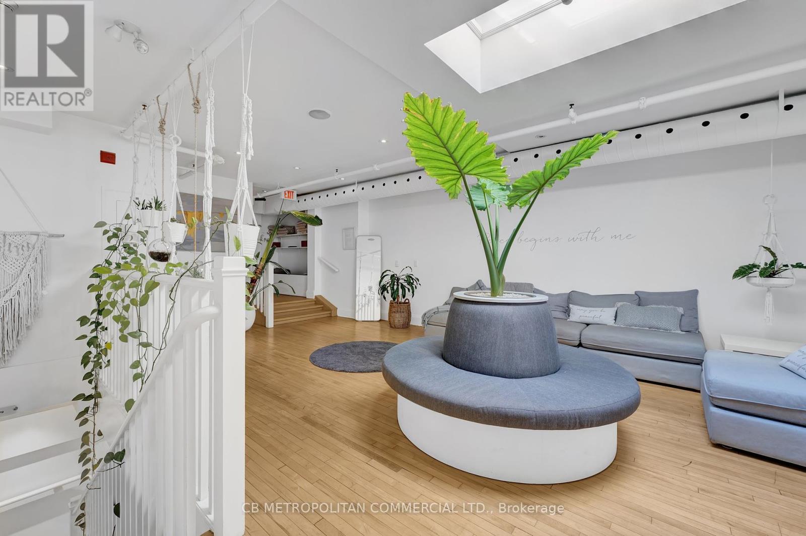 889 Yonge Street, Toronto (Rosedale-Moore Park), Ontario  M4W 2H2 - Photo 8 - C12141571
