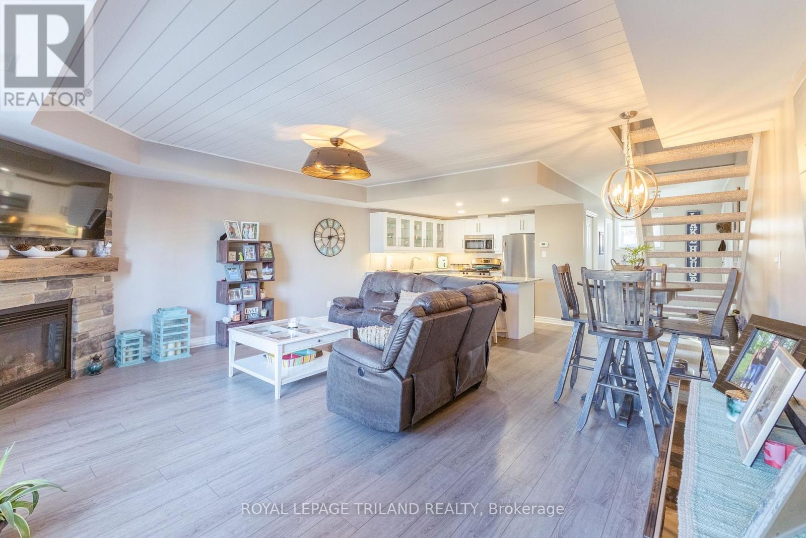 16 - 40 Ontario Street S, Lambton Shores (Grand Bend), Ontario  N0M 1T0 - Photo 3 - X12141614