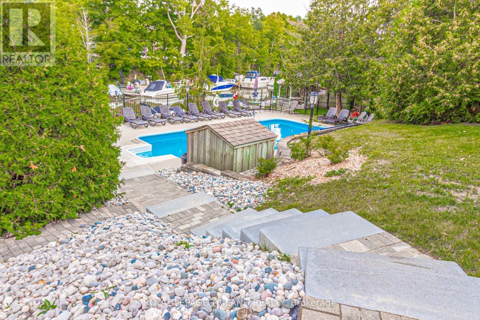 16 - 40 Ontario Street S, Lambton Shores (Grand Bend), Ontario  N0M 1T0 - Photo 38 - X12141614