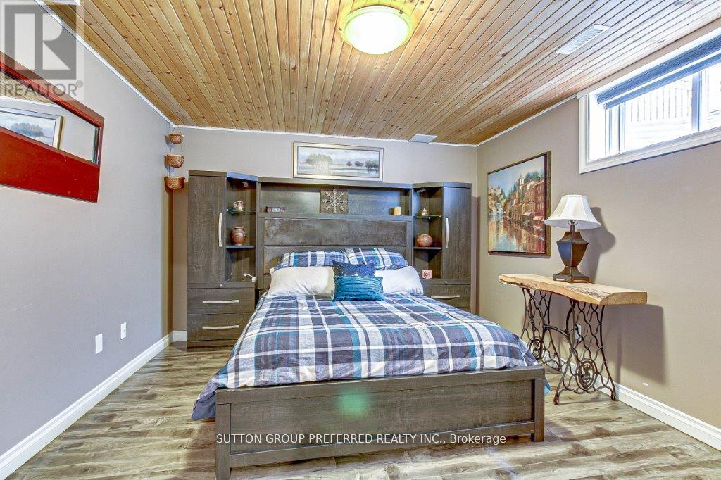 2 Brooker Trail, Thames Centre (Thorndale), Ontario  N0M 2P0 - Photo 35 - X12141718
