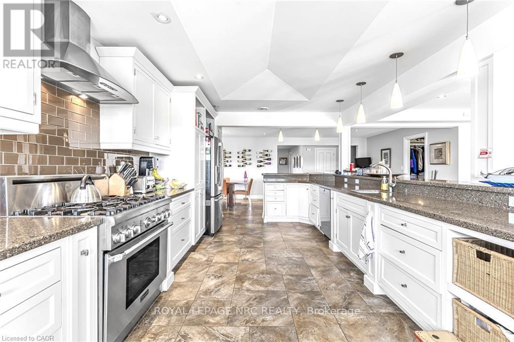 915 Queenston Road S, Niagara-On-The-Lake, Ontario  L0S 1J0 - Photo 19 - X12051267