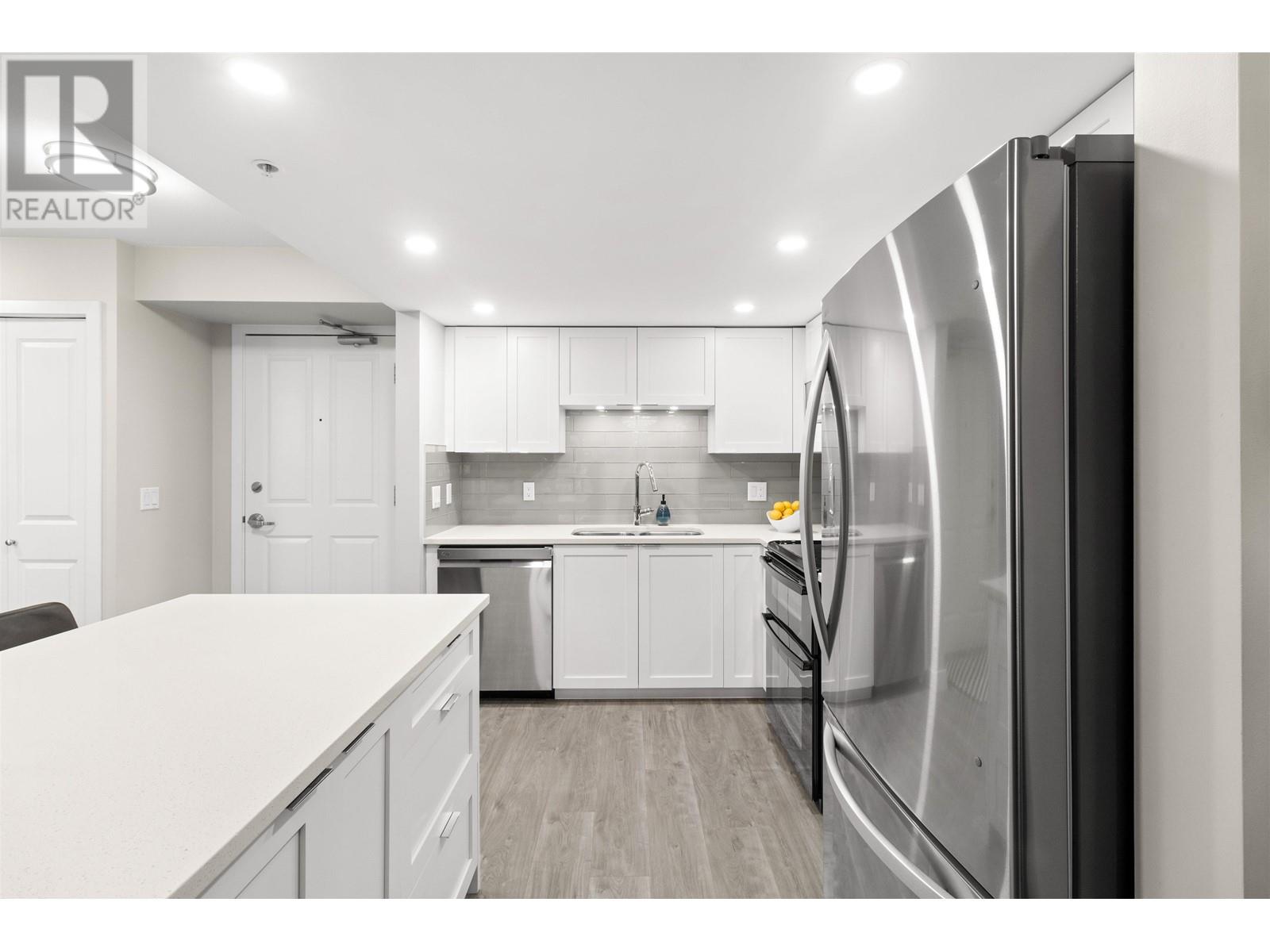 204 285 Newport Drive, Port Moody, British Columbia  V3H 5J6 - Photo 9 - R2996793