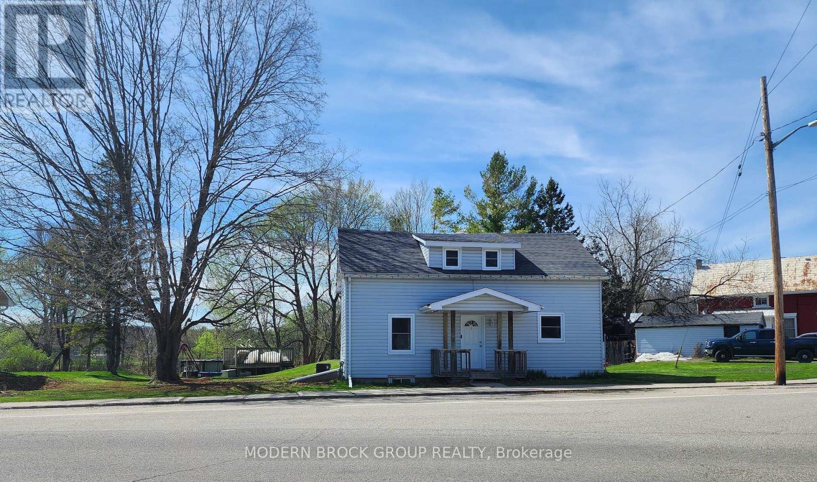 4 Main Street W, Elizabethtown-Kitley, Ontario  K0E 1M0 - Photo 2 - X12122704