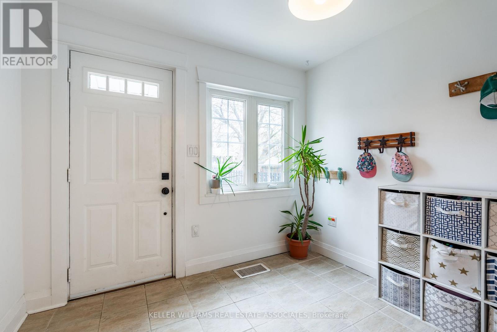 77 Harris Avenue, Toronto, Ontario  M4C 1P5 - Photo 20 - E12136717