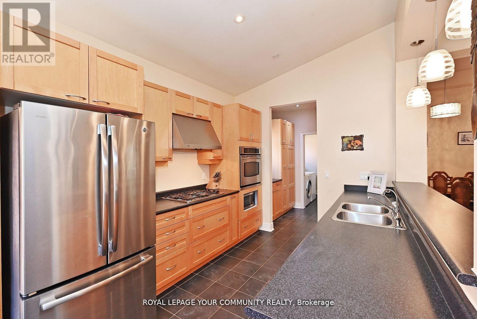 84 Long Stan, Whitchurch-Stouffville, Ontario  L4A 1P5 - Photo 10 - N12141325