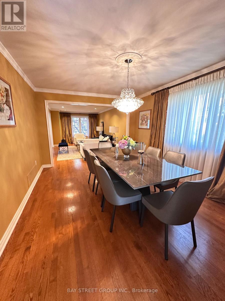 28 Dunloe Road, Richmond Hill, Ontario  L4B 2H4 - Photo 8 - N12141424