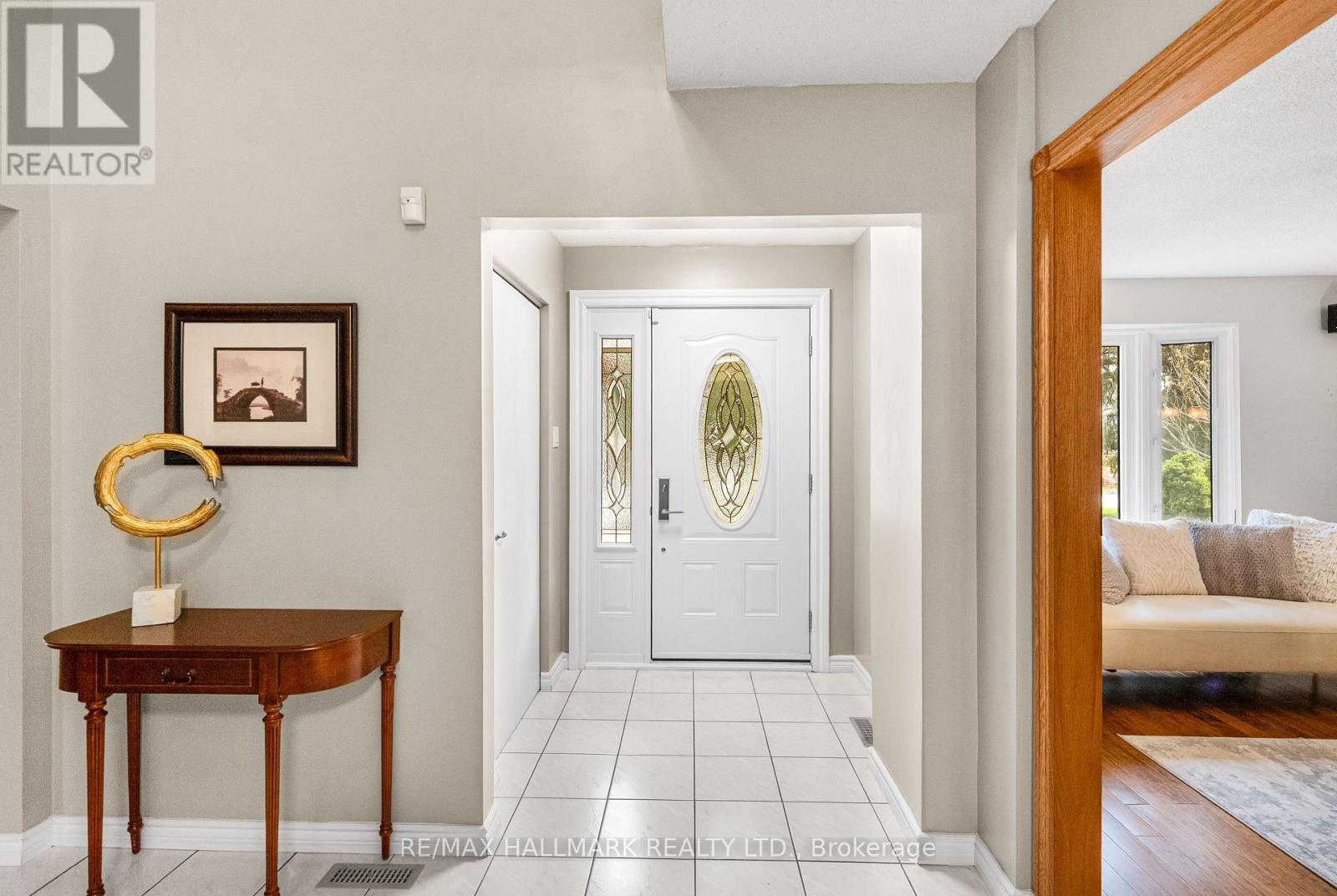 28 Drumern Crescent, Richmond Hill, Ontario  L4C 5H8 - Photo 5 - N12141510