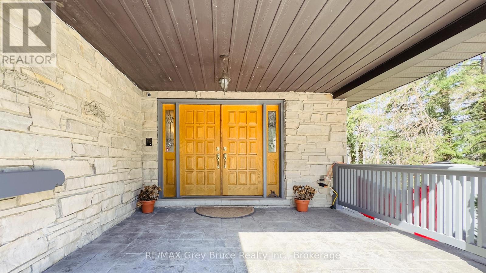 128 Thornridge Road, Meaford, Ontario  N0H 1B0 - Photo 3 - X12141632