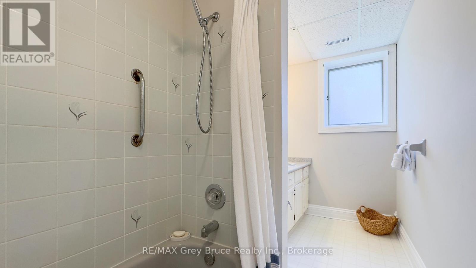 128 Thornridge Road, Meaford, Ontario  N0H 1B0 - Photo 37 - X12141632