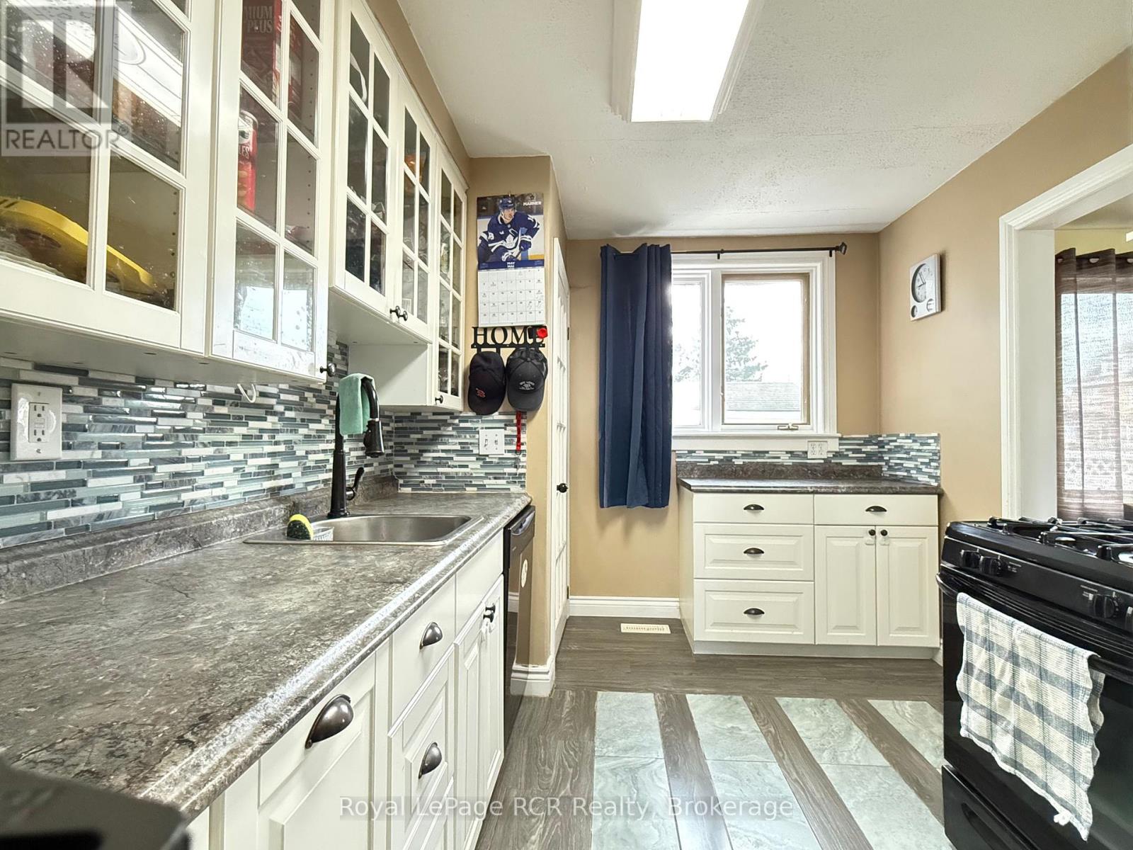 595 11th St 'a' Street W, Owen Sound, Ontario  N4K 5G9 - Photo 5 - X12141684