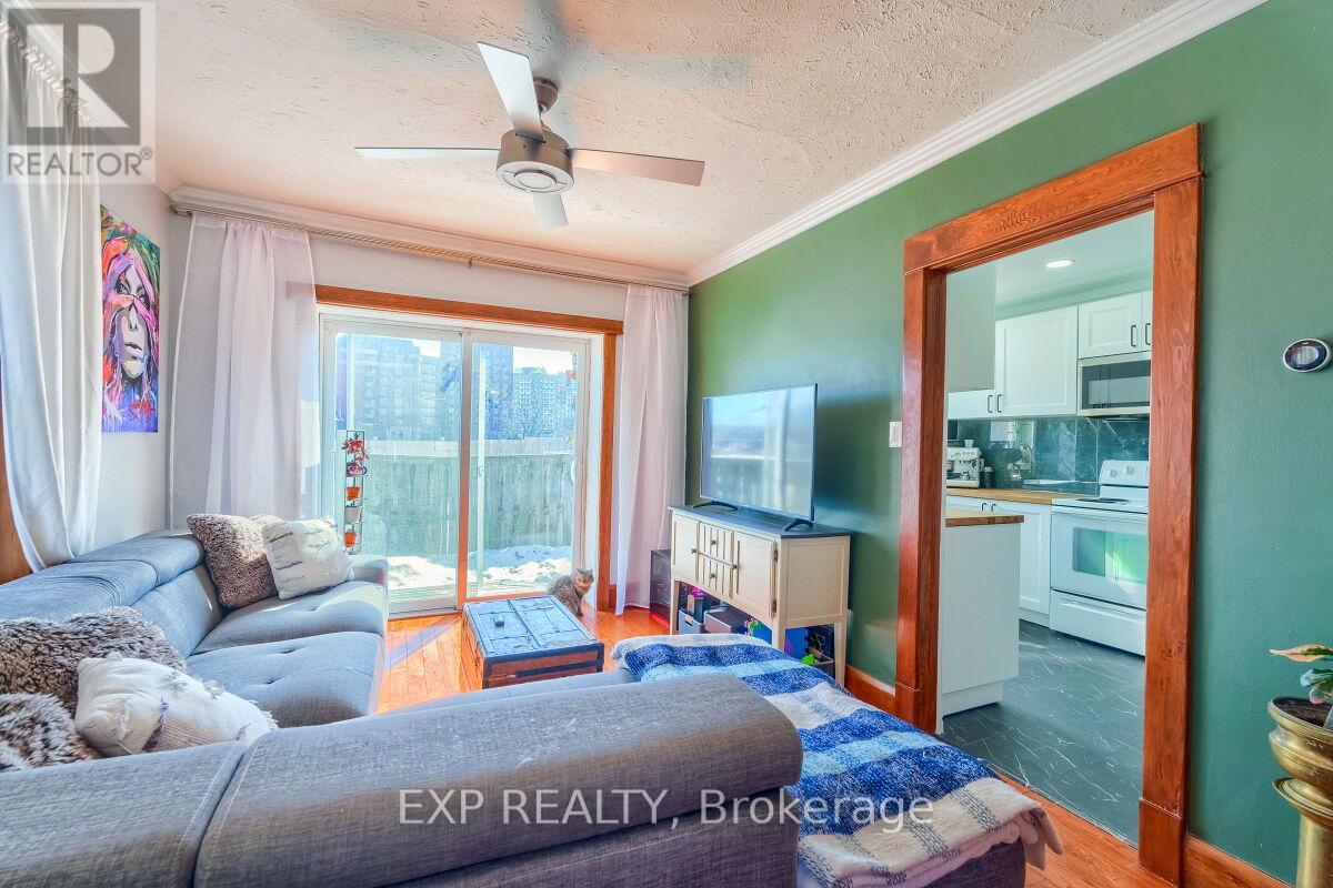 7 David Street, Brampton (Downtown Brampton), Ontario  L6X 1J2 - Photo 4 - W12105359