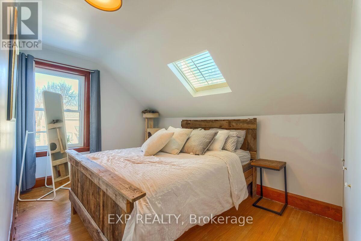 7 David Street, Brampton (Downtown Brampton), Ontario  L6X 1J2 - Photo 12 - W12105359