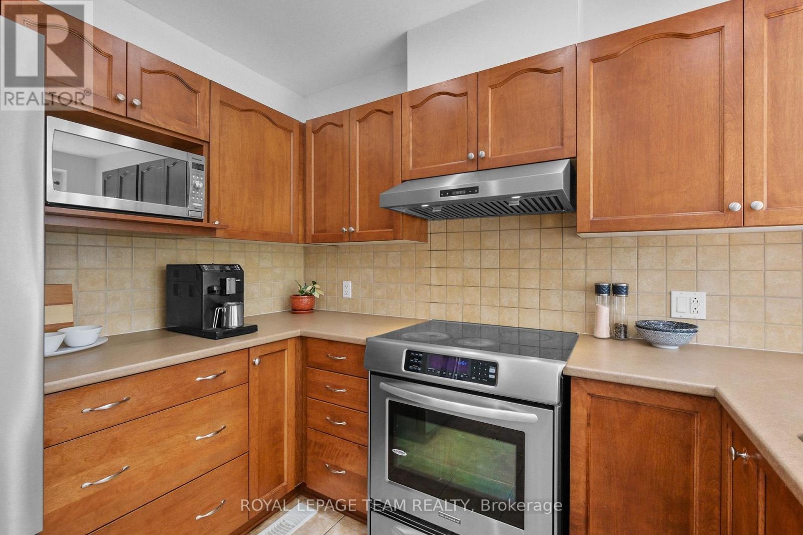 126 Arrowwood Drive, Ottawa, Ontario  K2S 2G3 - Photo 19 - X12141530