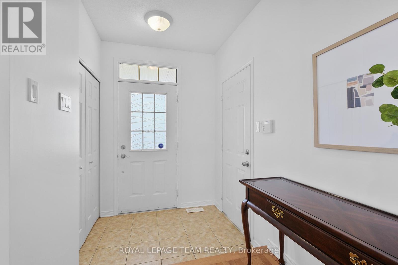 126 Arrowwood Drive, Ottawa, Ontario  K2S 2G3 - Photo 4 - X12141530