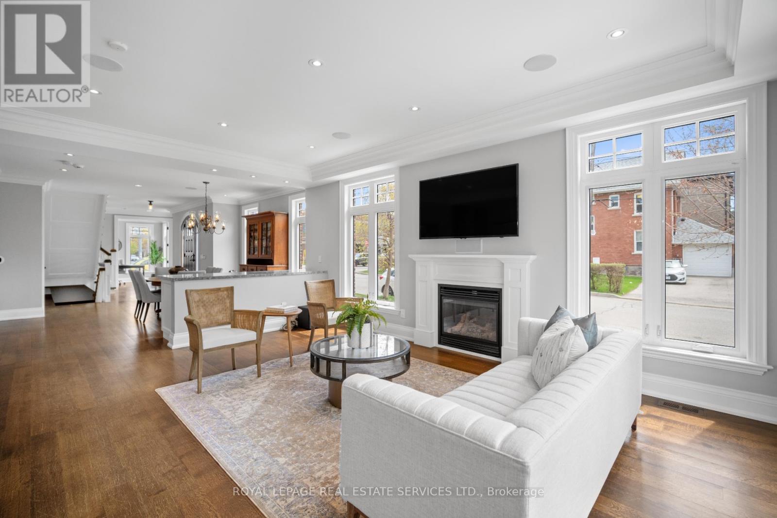 546 Prince Edward Drive N, Toronto, Ontario  M8X 2M7 - Photo 9 - W12141334