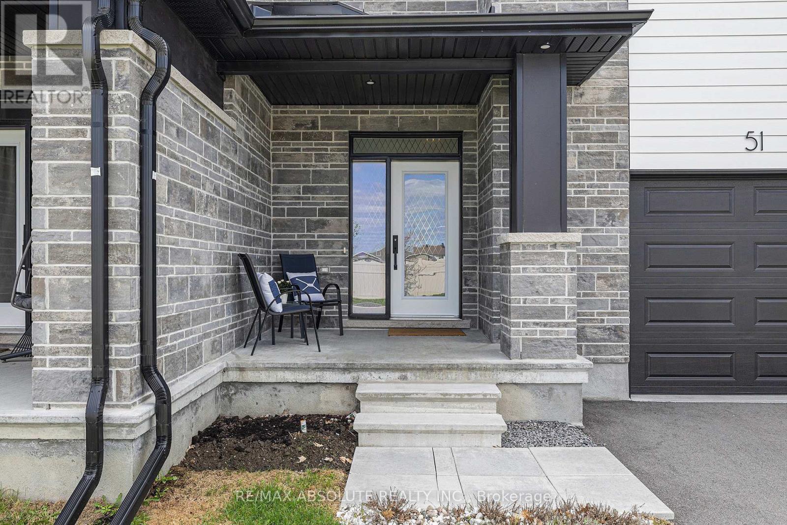 51 Mac Beattie Drive, Arnprior, Ontario  K7S 0J3 - Photo 2 - X12141675