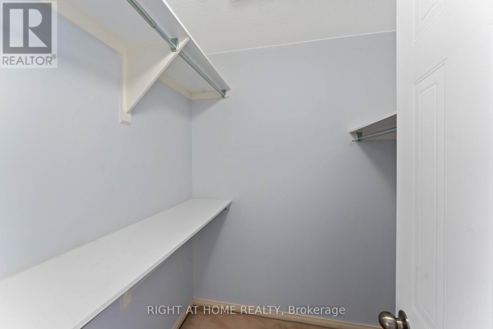 421 Hillsboro, Ottawa, Ontario  K2M 3A7 - Photo 11 - X12141696