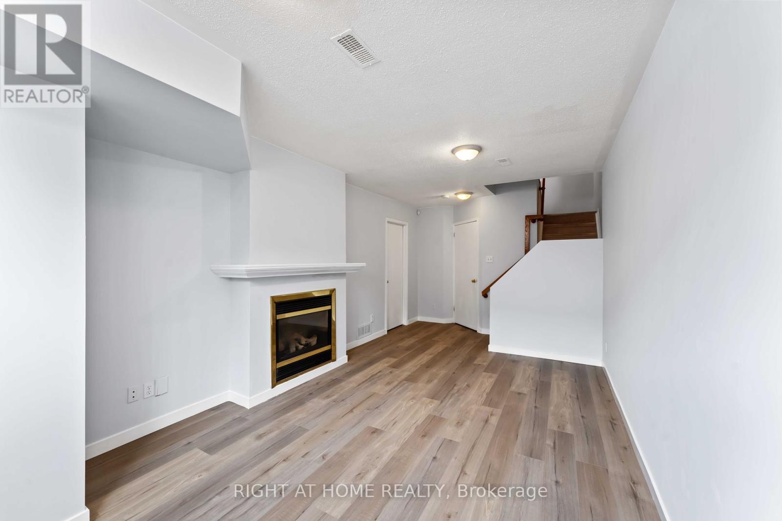 421 Hillsboro, Ottawa, Ontario  K2M 3A7 - Photo 24 - X12141696