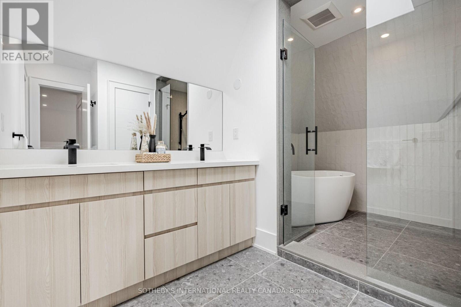 6 Twenty Fifth Street, Toronto, Ontario  M8V 3P3 - Photo 19 - W12141566