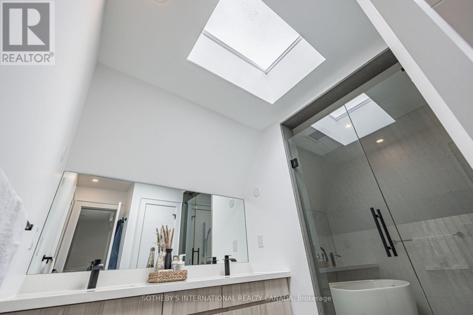 6 Twenty Fifth Street, Toronto, Ontario  M8V 3P3 - Photo 34 - W12141566
