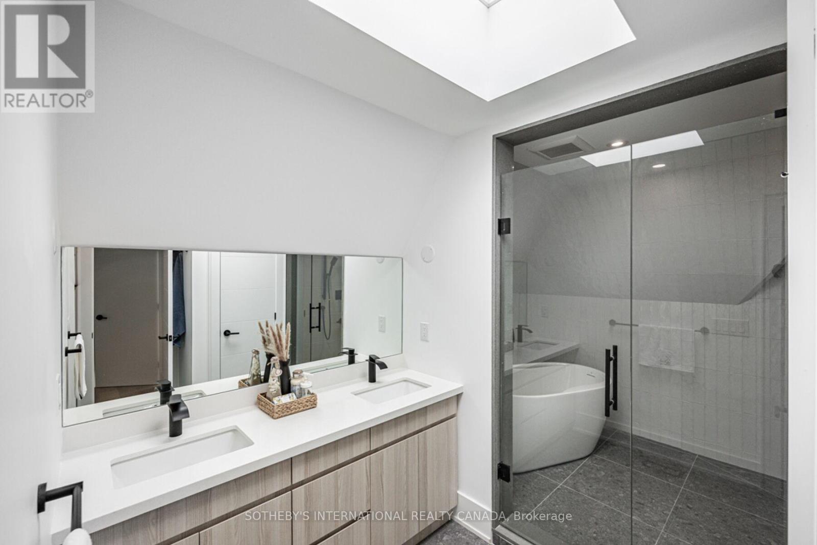 6 Twenty Fifth Street, Toronto, Ontario  M8V 3P3 - Photo 35 - W12141566