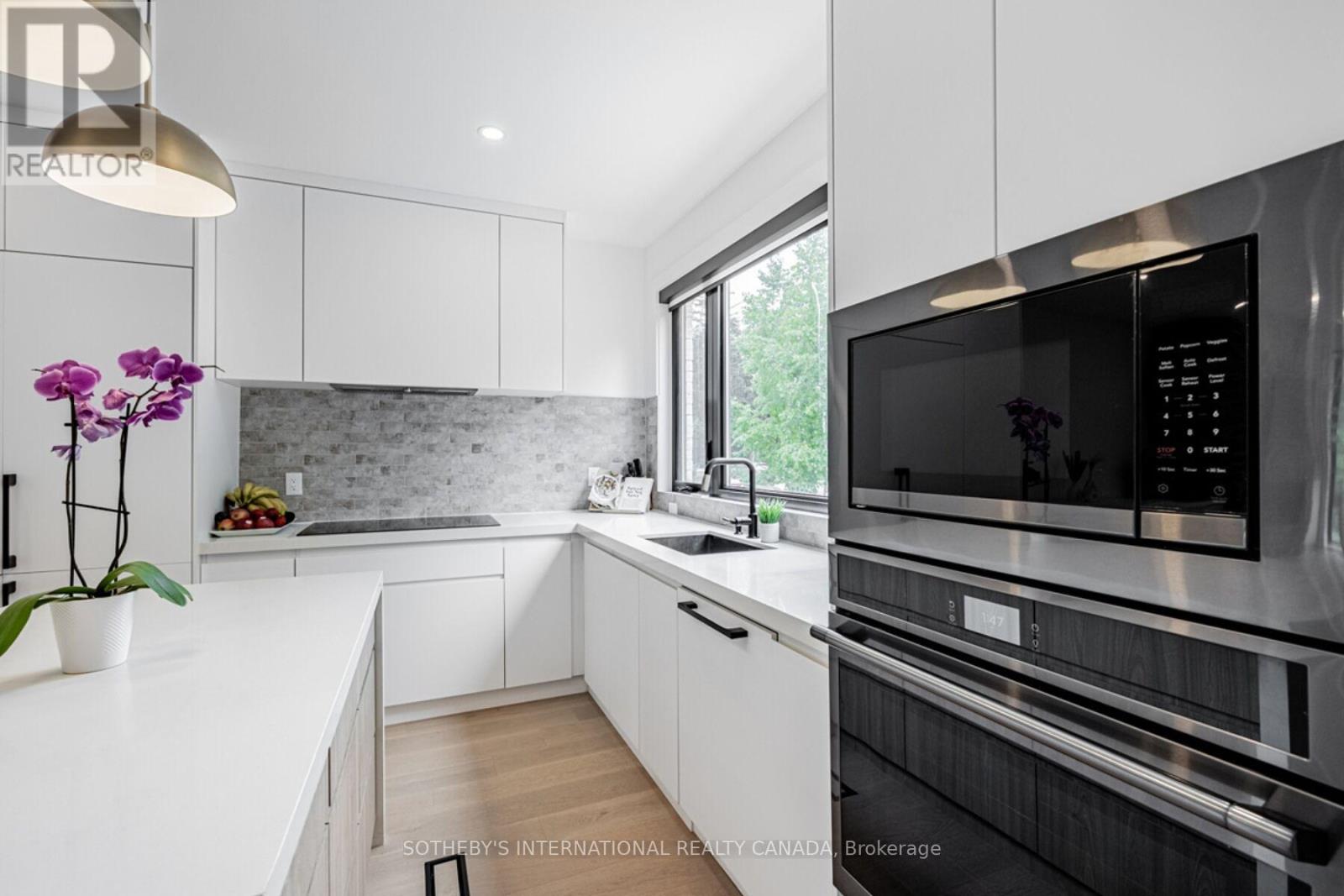 6 Twenty Fifth Street, Toronto, Ontario  M8V 3P3 - Photo 6 - W12141566