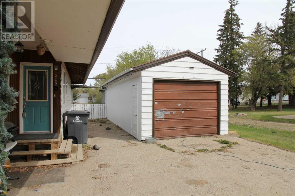 208 1 Avenue W, Maidstone, Saskatchewan  S0M 1M0 - Photo 3 - A2220241