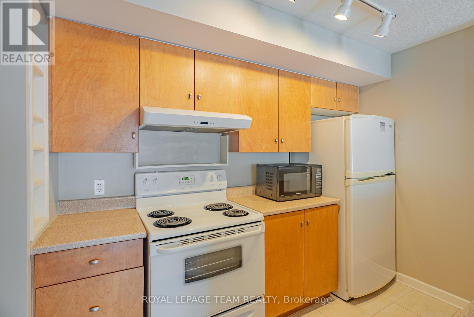 804 - 138 Somerset Street W, Ottawa, Ontario  K2P 0A3 - Photo 12 - X12132122