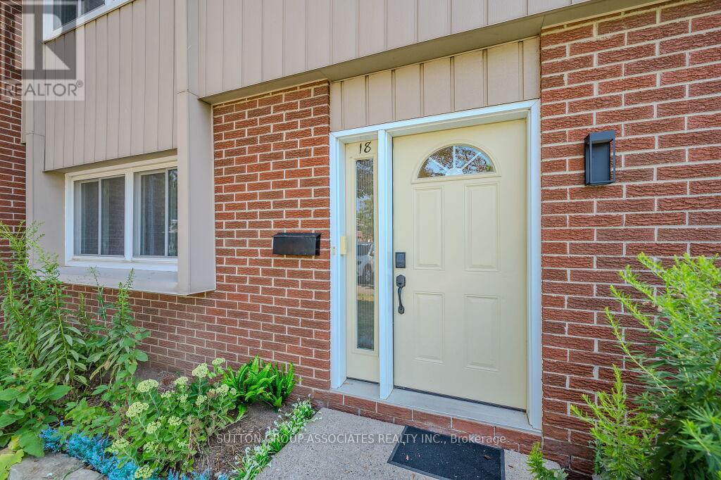 Property at 18 - 121 UNIVERSITY AVENUE E image 2