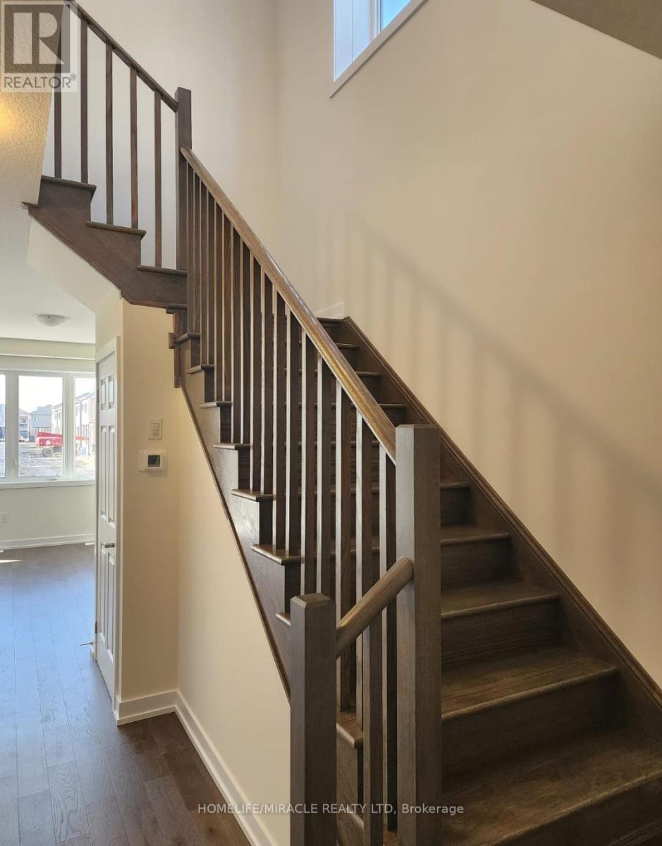 5 Pilley Road, Brantford, Ontario  N3T 0W7 - Photo 3 - X12141518