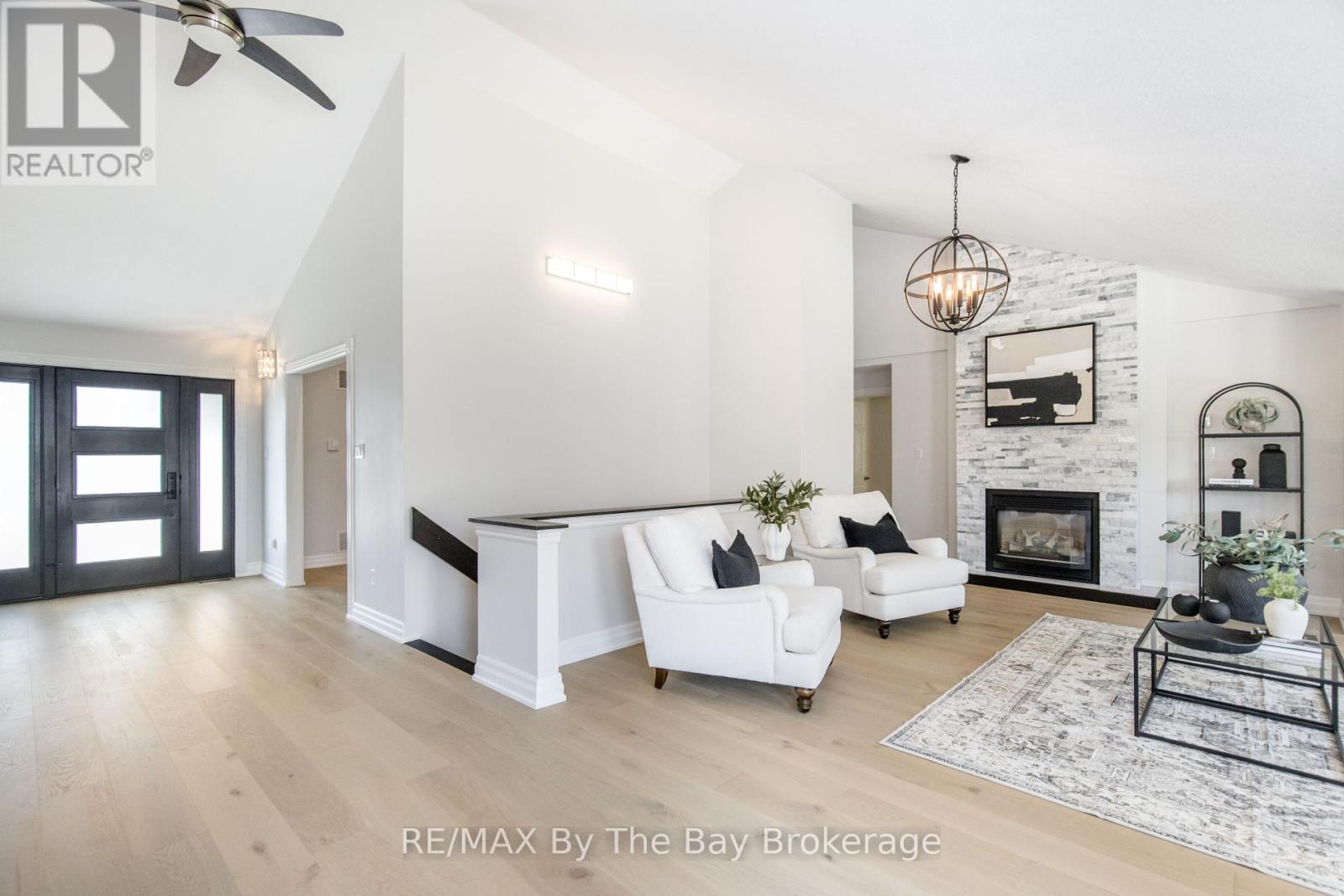 25 Britton Court, Wasaga Beach, Ontario L9Z 1C1 - Photo 6 - S12140607