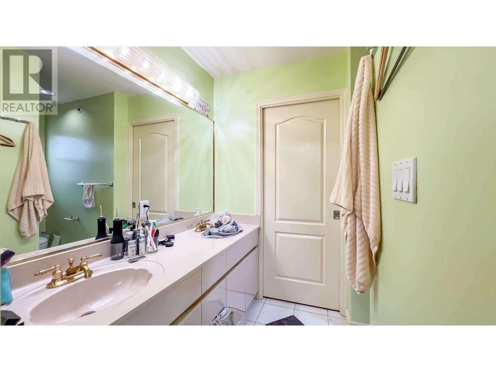 Listing Picture 28 of 40 : 2813 W 21ST AVENUE, Vancouver / 溫哥華 - 魯藝地產 Yvonne Lu Group - MLS Medallion Club Member